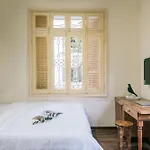 Amber Glow Apartments - Cozy Retreat Near Thanh Cong Lake-Free Laundry