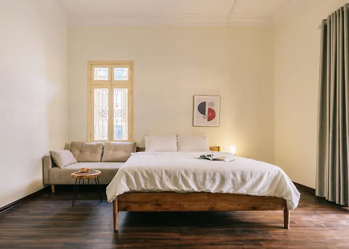Amber Glow Apartments - Cozy Retreat Near Thanh Cong Lake-Free Laundry