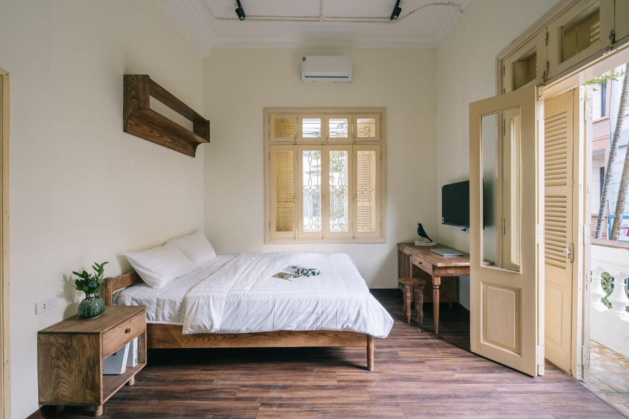 Amber Glow - Cozy Retreat Near Thanh Cong Lake-free Laundry *