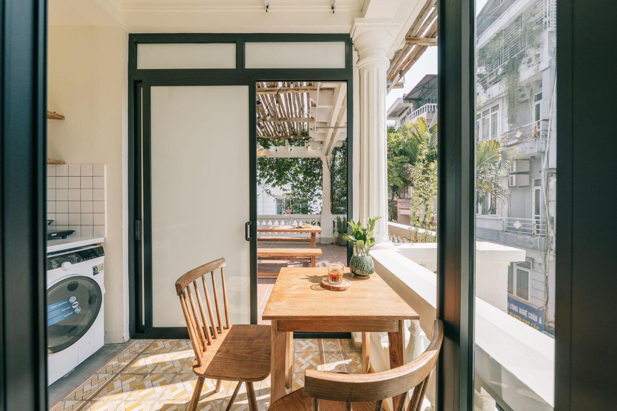 Amber Glow - Cozy Retreat Near Thanh Cong Lake-free Laundry