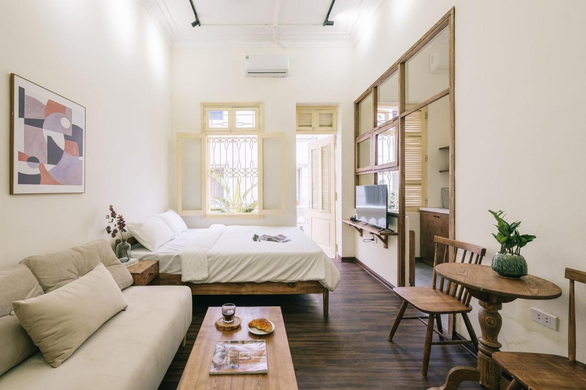 Amber Glow - Cozy Retreat Near Thanh Cong Lake-free Laundry *