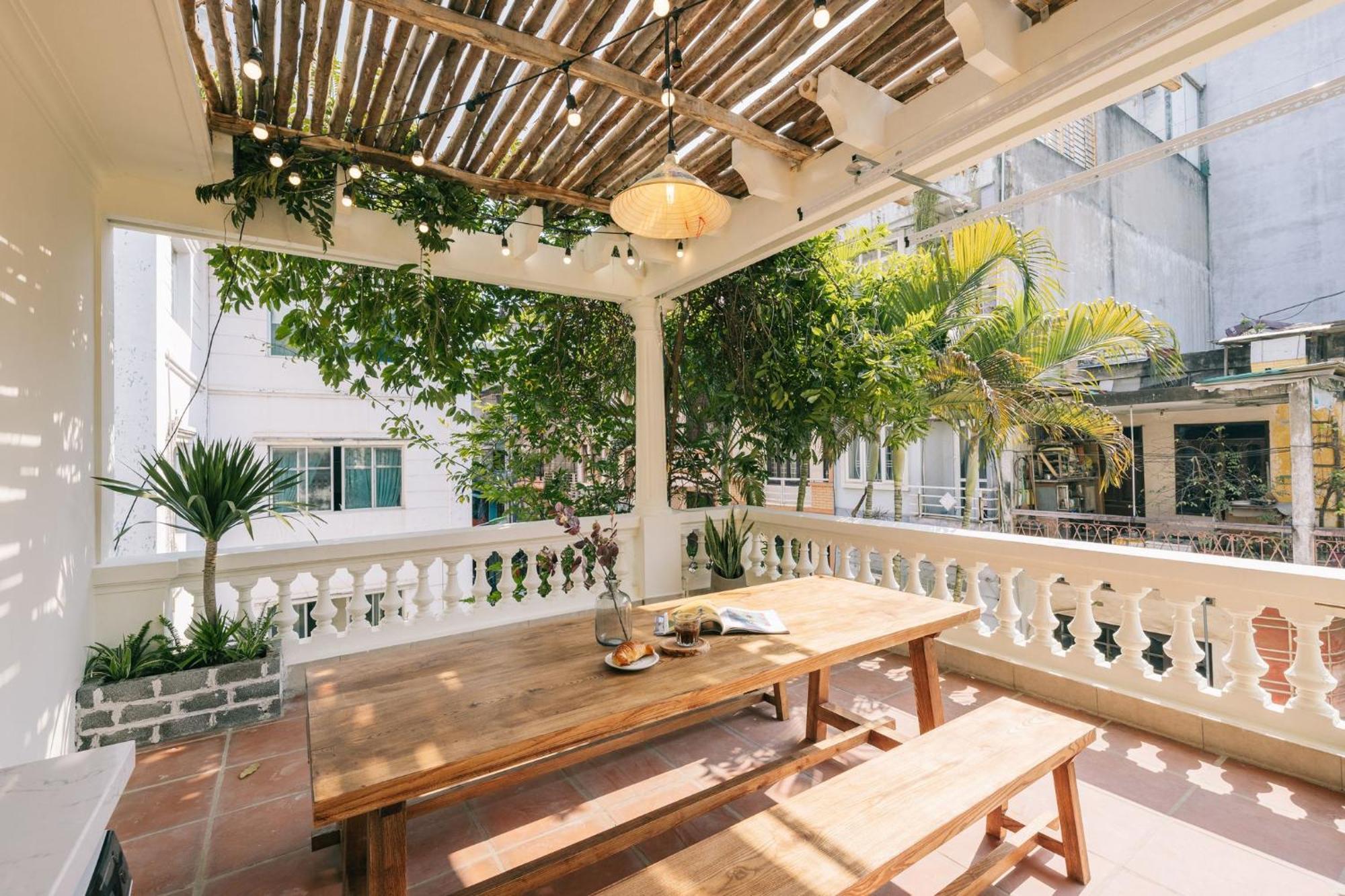 Amber Glow - Cozy Retreat Near Thanh Cong Lake-free Laundry *
