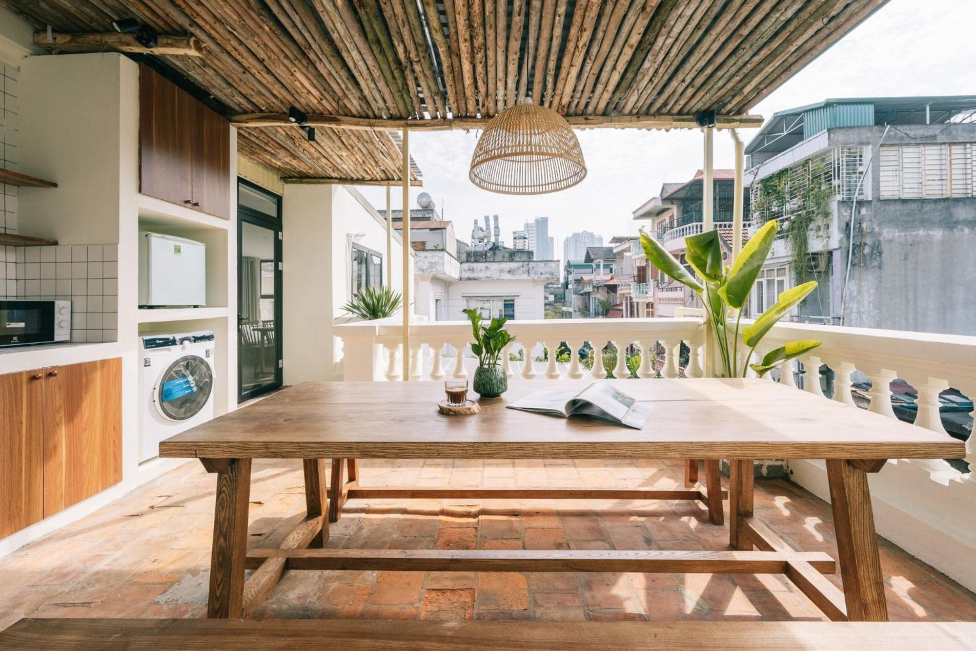 Amber Glow - Cozy Retreat Near Thanh Cong Lake-free Laundry *