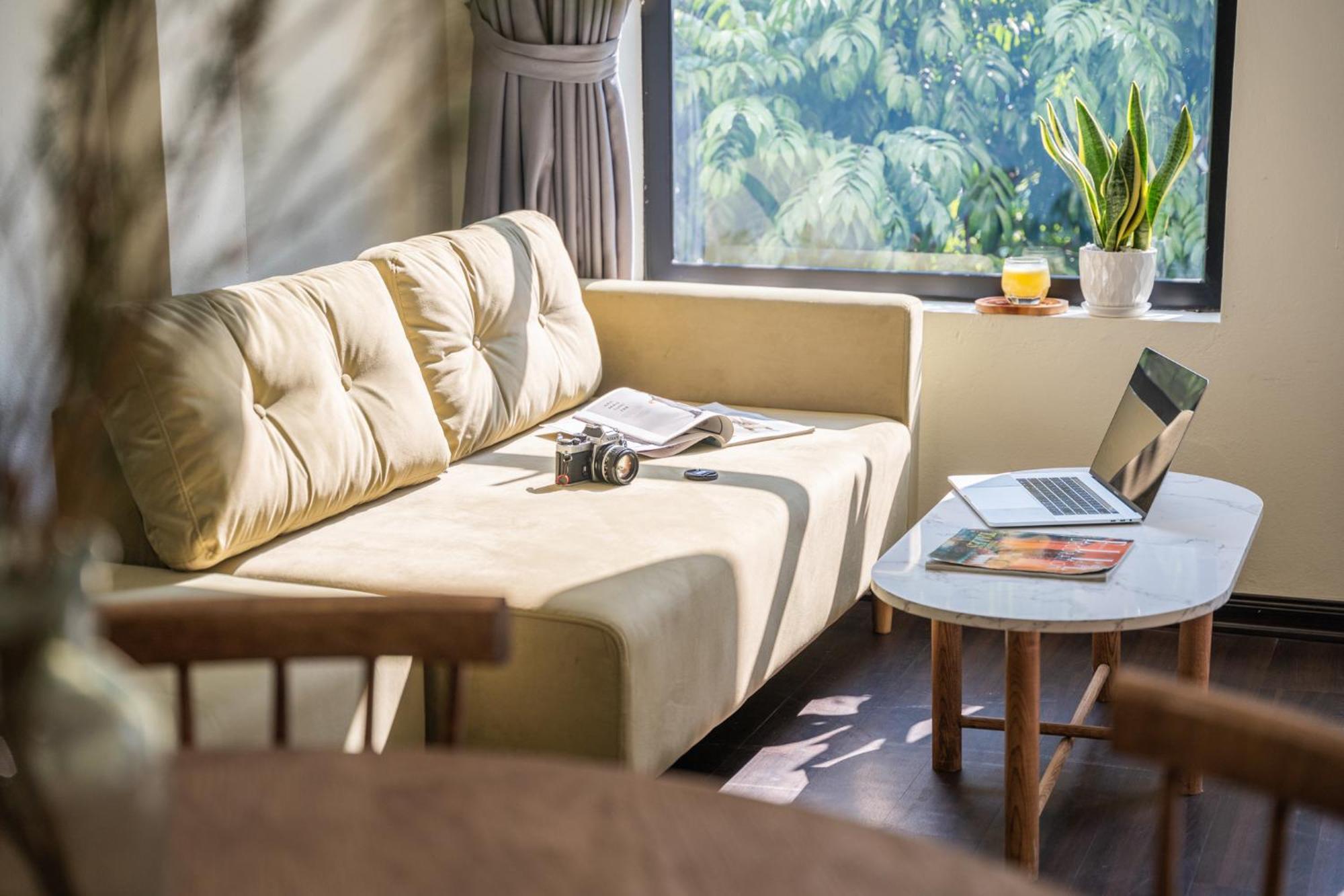 Amber Glow - Cozy Retreat Near Thanh Cong Lake-free Laundry *