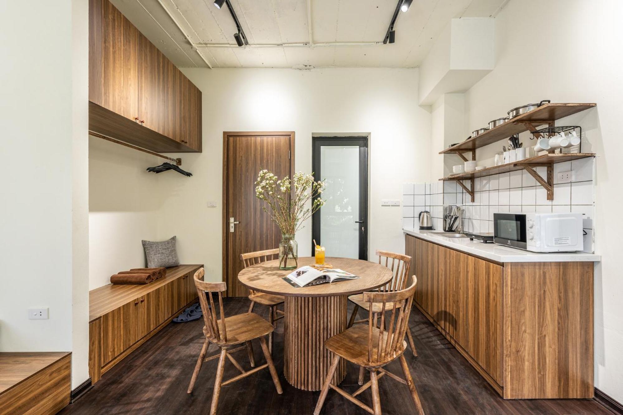 Amber Glow - Cozy Retreat Near Thanh Cong Lake-free Laundry Hà Nội