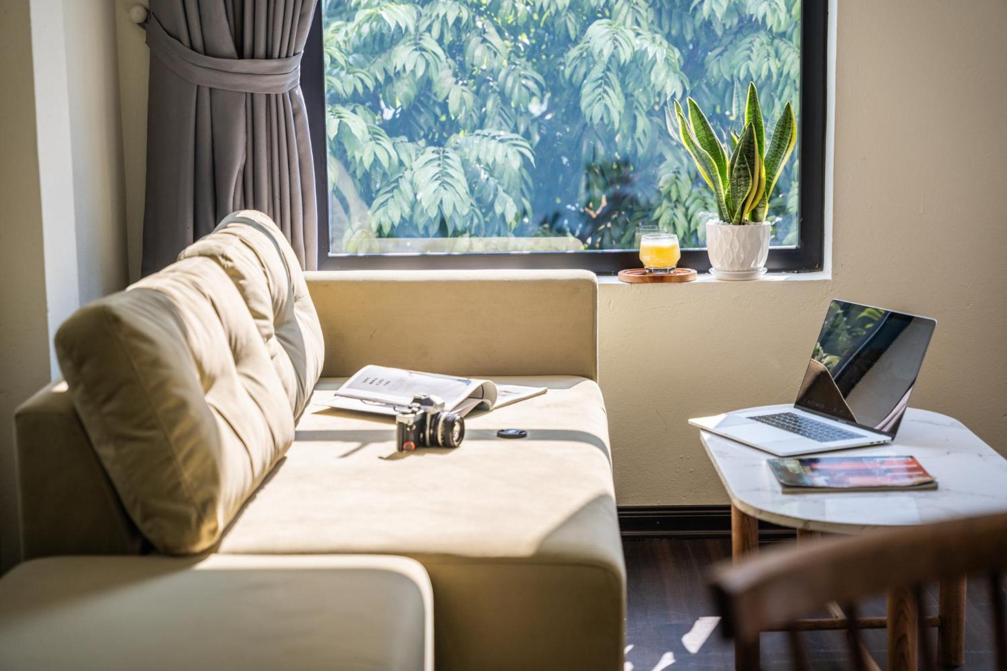 Amber Glow - Cozy Retreat Near Thanh Cong Lake-free Laundry *